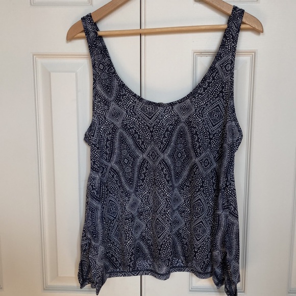 🚨 Patterned flowy tank 🚨 - Picture 3 of 4